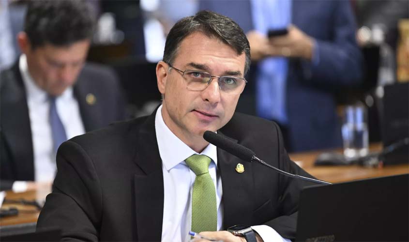 Flávio Bolsonaro avança, mas expõe riscos e resistências