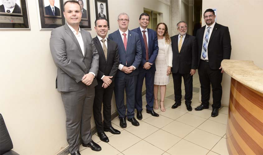 Cerimônia de descerramento do quadro do ex-presidente da OAB/RO, Andrey Cavalcante, marca momento de reconhecimento 