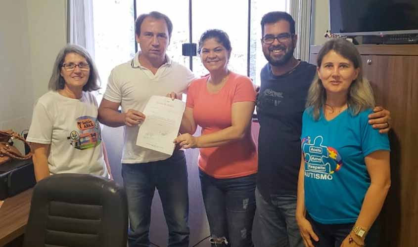 Cássia Muleta libera R$150 mil para compra de caminhonete pela APAE de Jaru