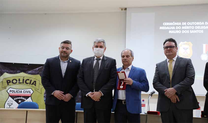 Presidente e corregedor do TJRO recebem  comenda da Polícia Civil de Rondônia