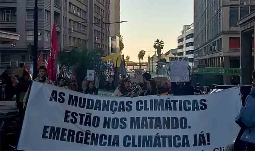 Eco pelo Clima faz protesto e acusa governo gaúcho de descaso