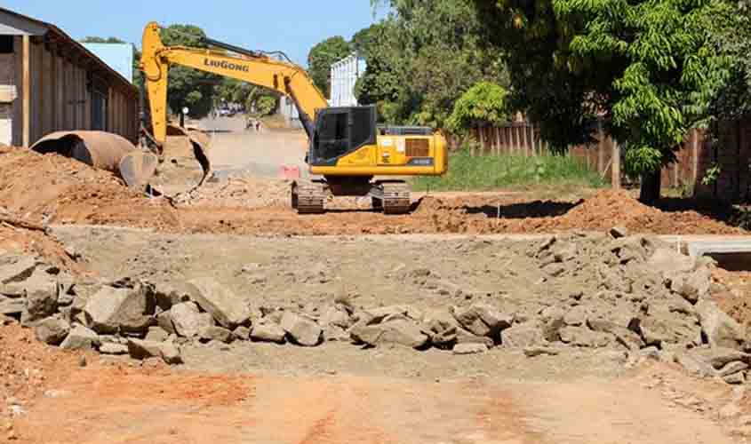 Prefeitura amplia rede de drenagem e pavimentação na rua Silvio Michelussi