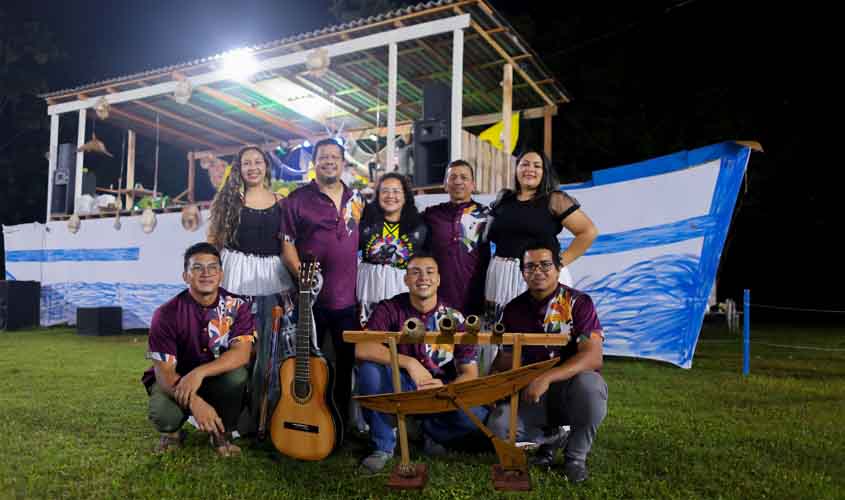 Grupo Minhas Raízes se apresenta no mesmo palco que Lenine no Festival dos Povos da Floresta