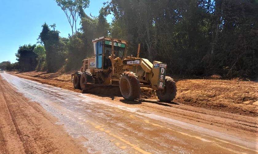 Linha 78 começa a ser recuperada pelo DER para maior segurança na trafegabilidade