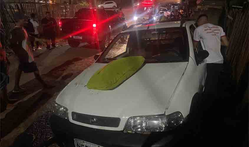 Motorista foge abandonando carro após atropelar três pessoas na zona sul de Porto Velho