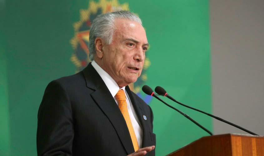 Temer decide propor ao Congresso adiar reajuste de servidor para 2020