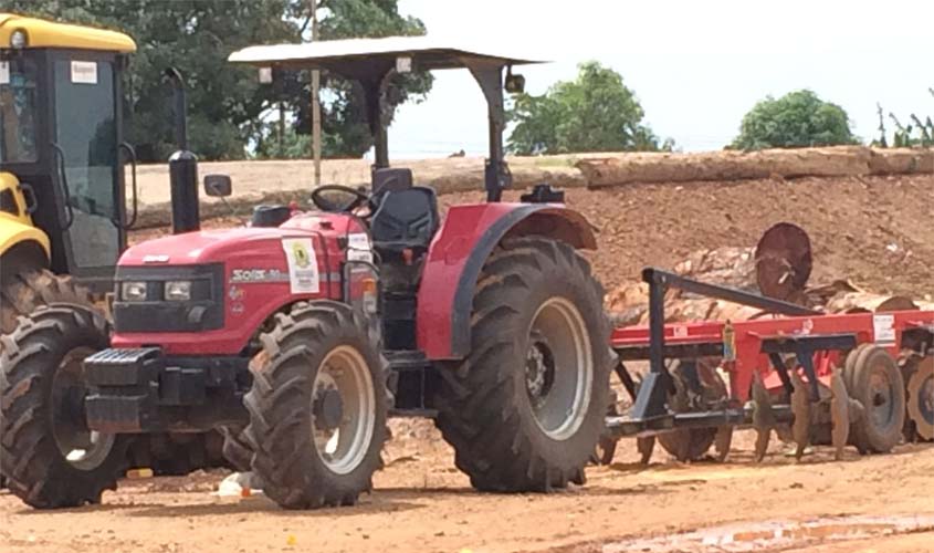 Semagric recebe 15 tratores agrícolas para mecanização no campo