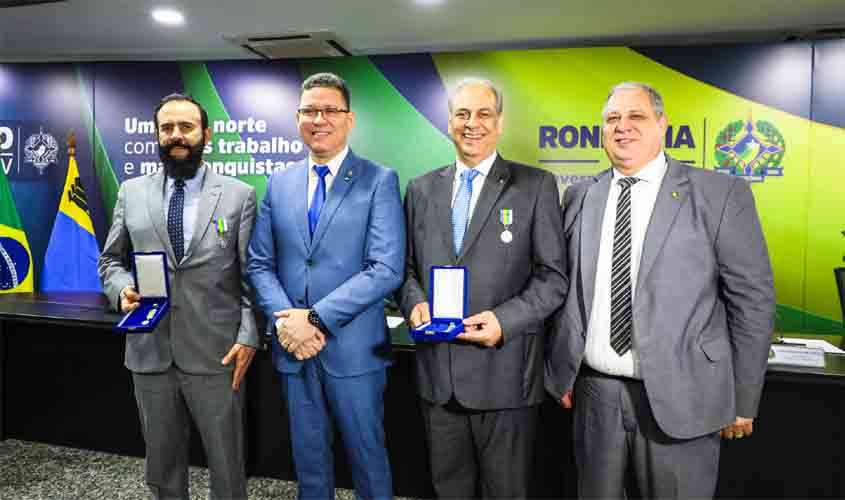 Em cerimônia de entrega de medalha do mérito da Casa Militar, presidente do Poder Judiciário enaltece trabalho de servidores(as) públicos(as)