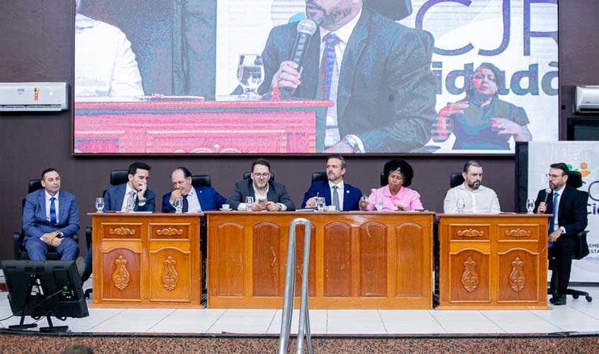 CCJR Cidadã distribui e aprova projetos em Ariquemes