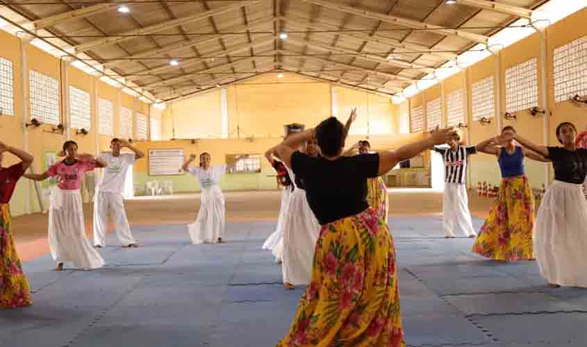 Escola Livre de Arte e Cultura Diversidade Amazônica fortalece identidade afro-brasileira com oficina de dança em Rondônia