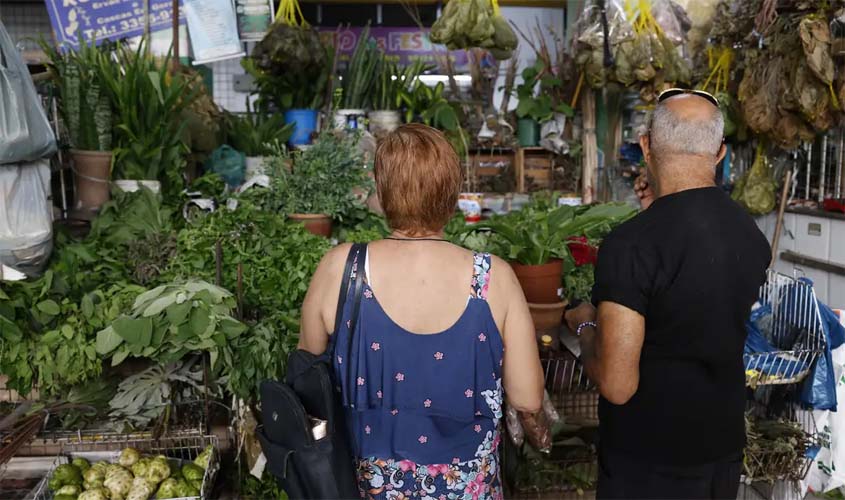 Fé e tradição impulsionam banhos e ervas no fim de ano