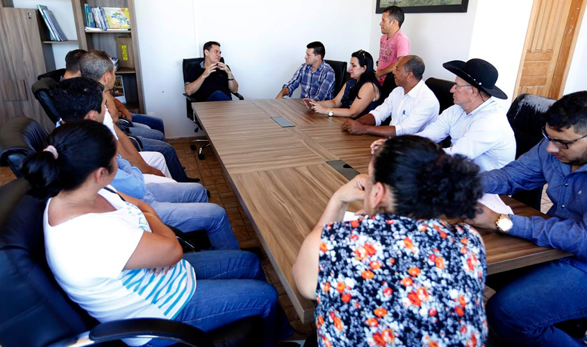​​​​​​​Maurão de Carvalho se reúne com prefeito, vereadores  e secretários de Urupá