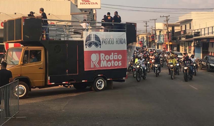 Semtran participa da comemoração  do dia do motociclista, na capital