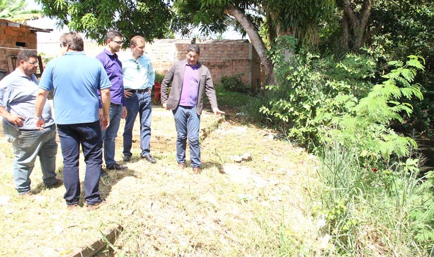 Prefeitura vai construir duas  pontes em madeira no bairro Costa e Silva