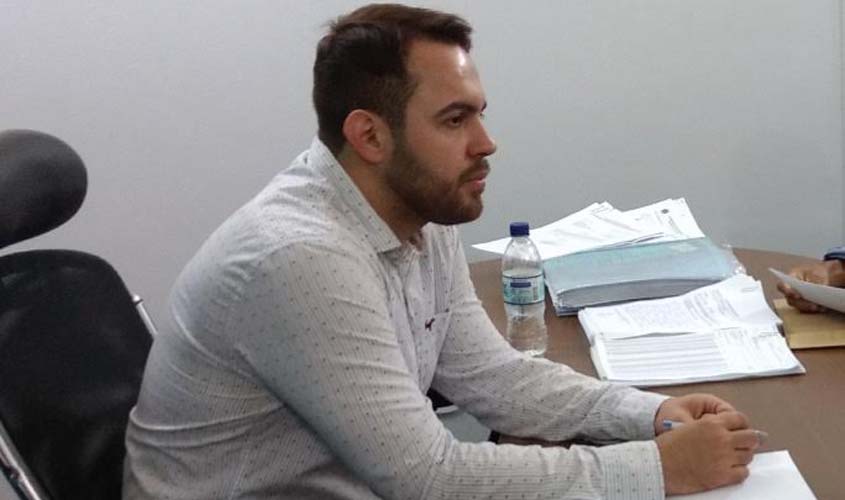 Márcio Oliveira solicita transferência do local do ponto final do ônibus no bairro Aeroclube