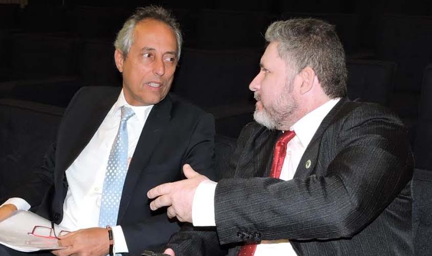 Germano Soares, Presidente da FEBRAFISCO, participa de evento com Bob Fernandes, jornalista e comentarista político