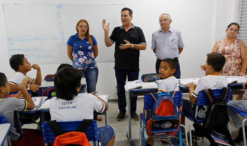 Maurão de Carvalho visita escola em Jaru e prestigia abertura da Expovale