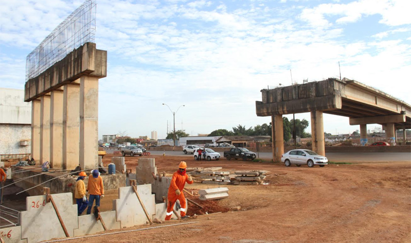 Elevado da rua Três e Meio deve ser concluído entre setembro e outubro