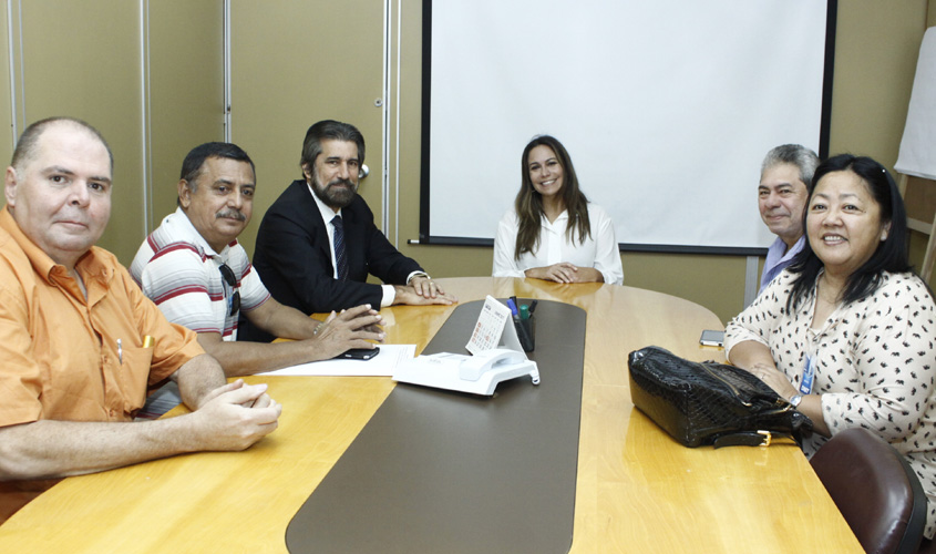 Raupp e diretores do SINDSEF tratam em Brasília sobre celeridade da transposição dos servidores 