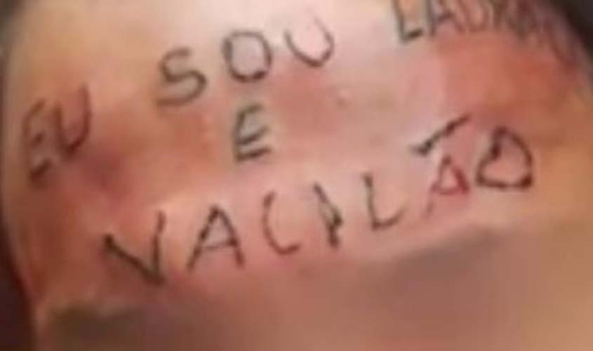 Homem que tatuou testa de adolescente vai permanecer preso