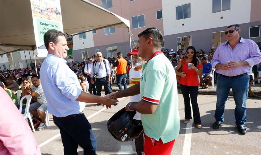 Maurão de Carvalho prestigia entrega de novos apartamentos do Orgulho do Madeira