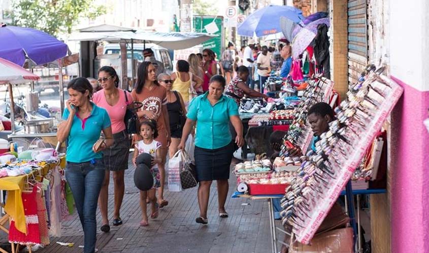 Ambulantes que ocuparem calçadas continuarão a receber notificação