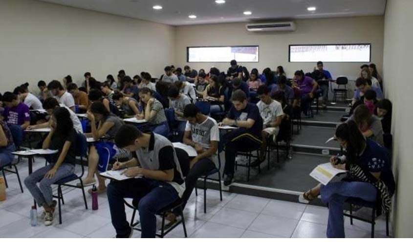 Estudantes participam do Simulado Aberto Enem Nacional do Colégio Objetivo para treinar para o Enem 2017