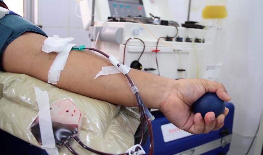 Fhemeron alerta que o número de doadores de sangue cai no período de férias escolares e busca novos doadores