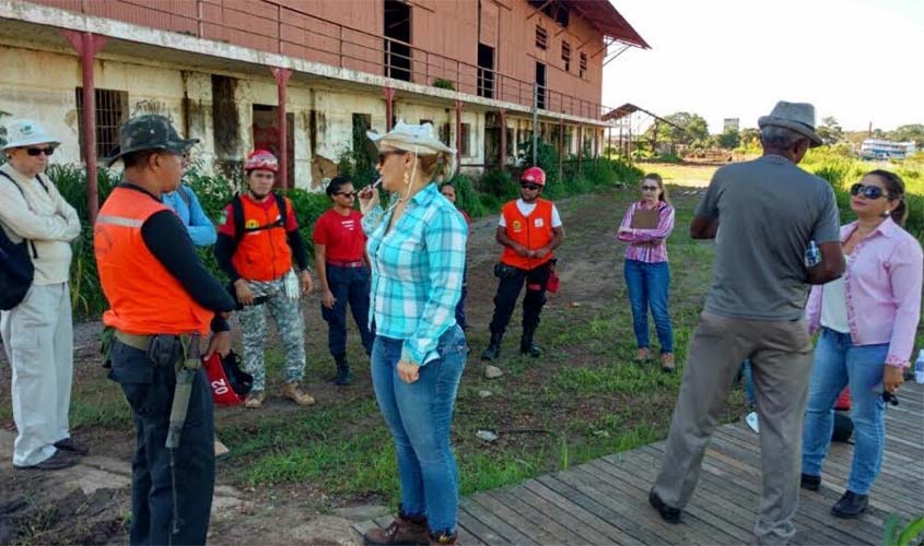 Comissão inspeciona trilhos até a comunidade de Santo Antônio