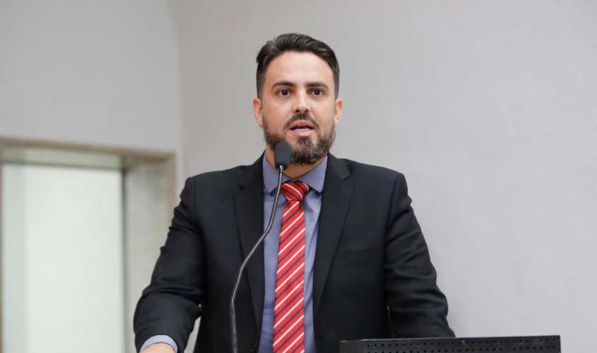 Léo Moraes quer cobertura em quadra poliesportiva do Aponiã