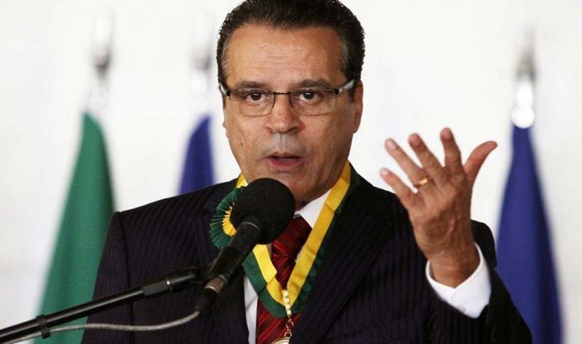 Justiça suspende transferência de ex-ministro Henrique Alves para Brasília