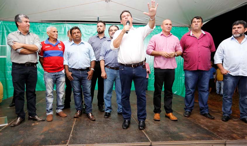 Maurão de Carvalho prestigia ordem de serviço para asfalto na zona Sul de Porto Velho