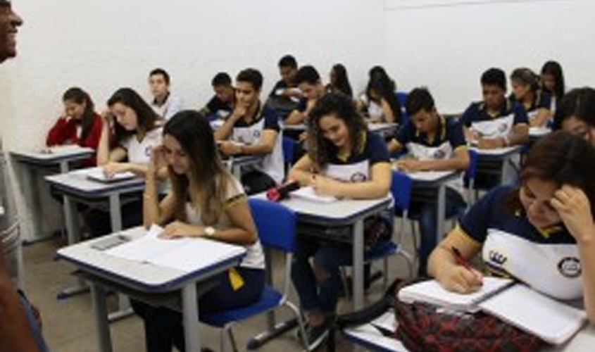 Jovens que desejam concluir o Ensino Médio tem até sexta-feira para inscrição no projeto Asas do Saber