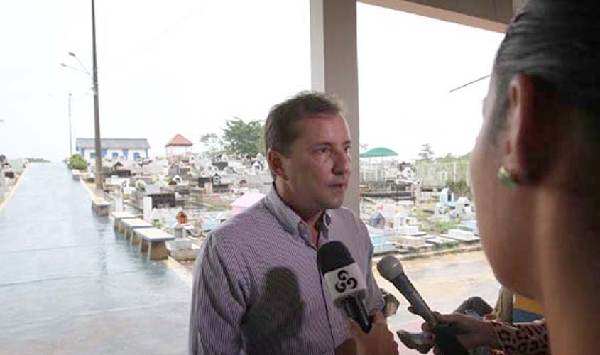 Prefeito lança programa de limpeza de cemitérios